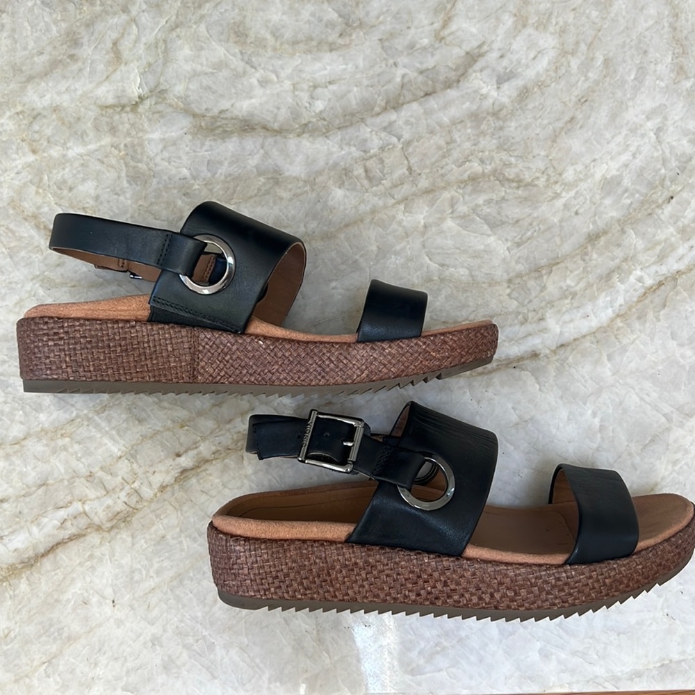 VIONIC black leather sandals